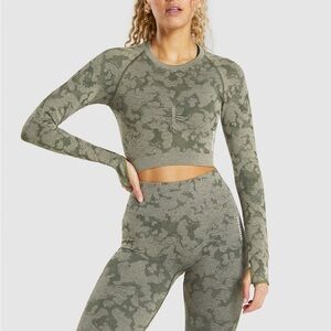 GYMSHARK Women's Green Camouflage Long Sleeve Top and legging